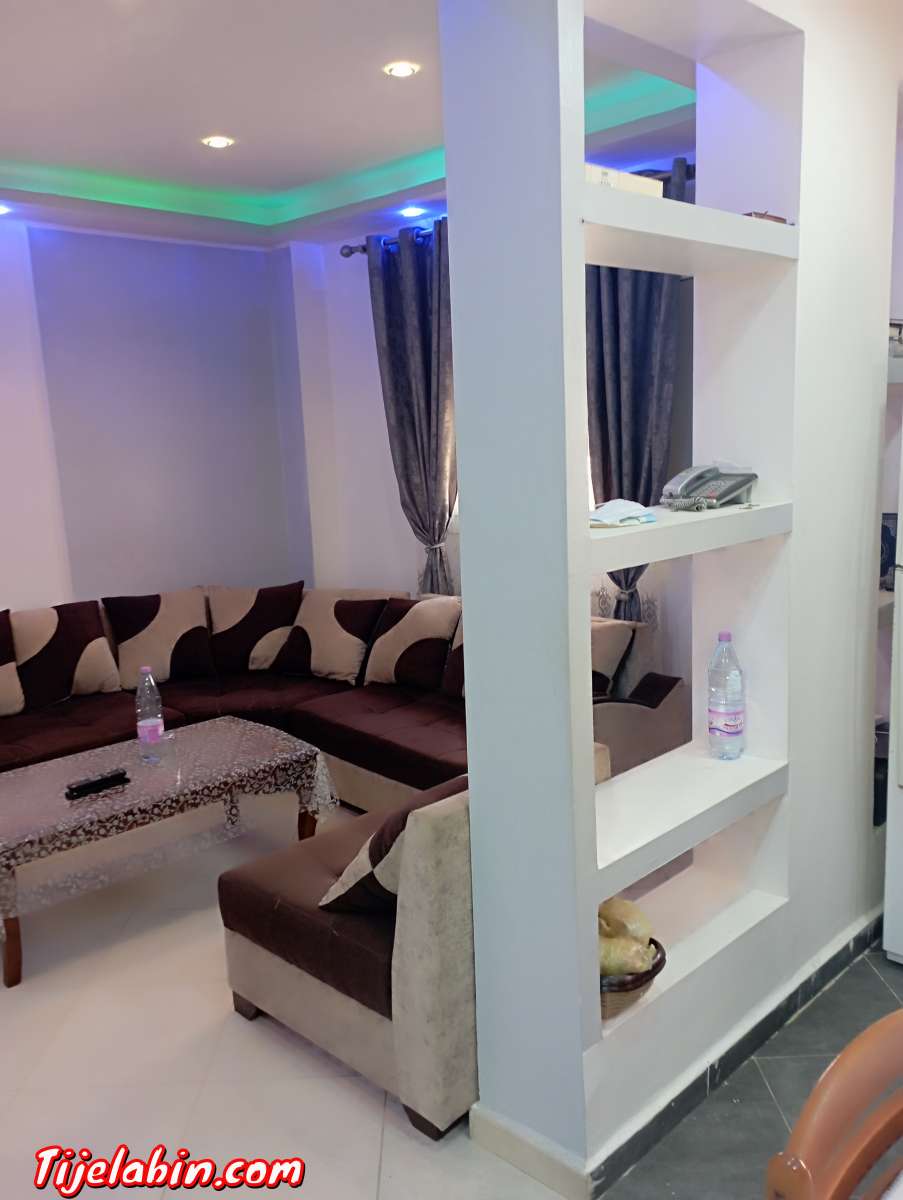 particulier vent appartement F4, 1er étage meublé et équipé