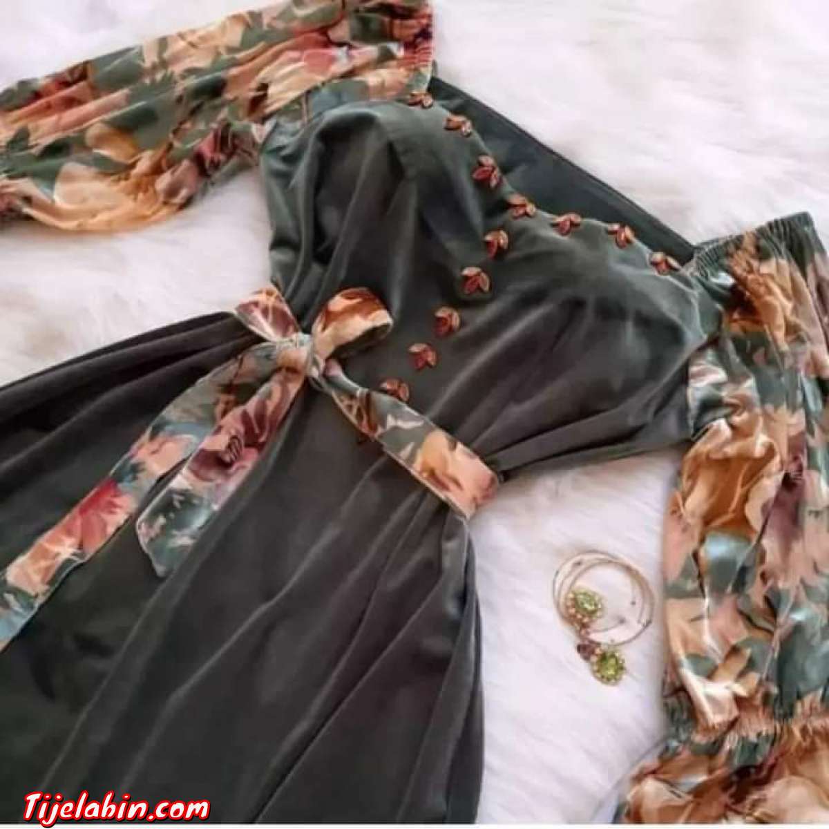 ملابس نسائية