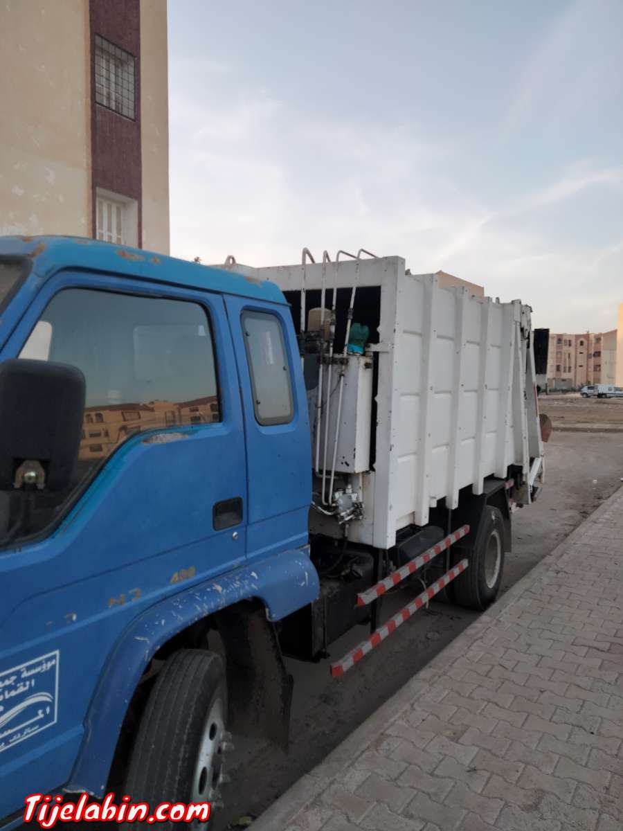 شاحنة جمع القمامة