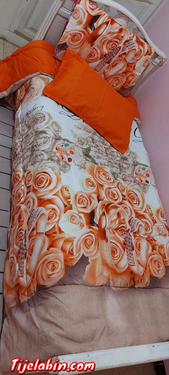 ملابس نسائية