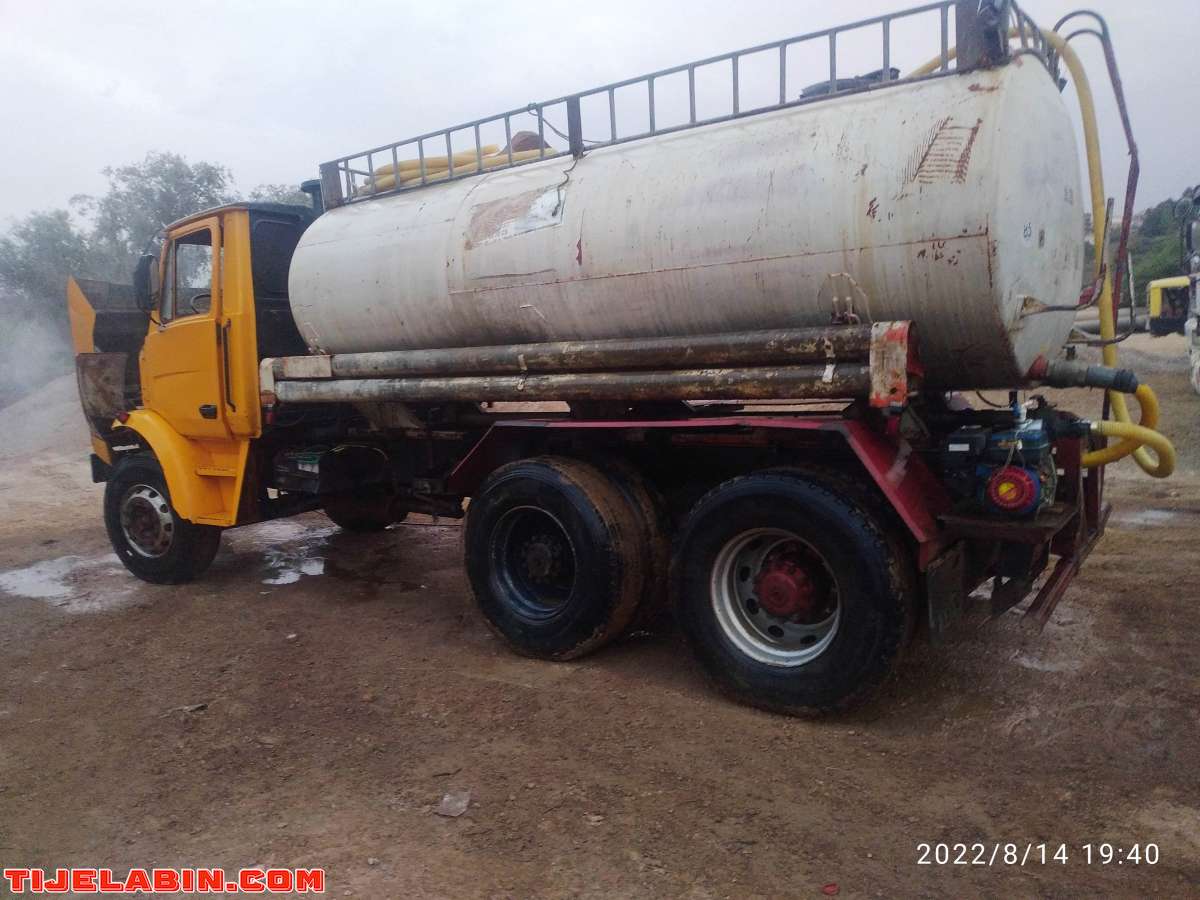 شاحنة صهريج 2005  كلش مارش منهارك خدام