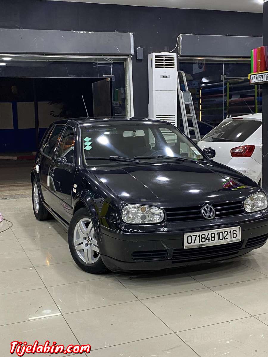 سيارة من نوع قولف 4