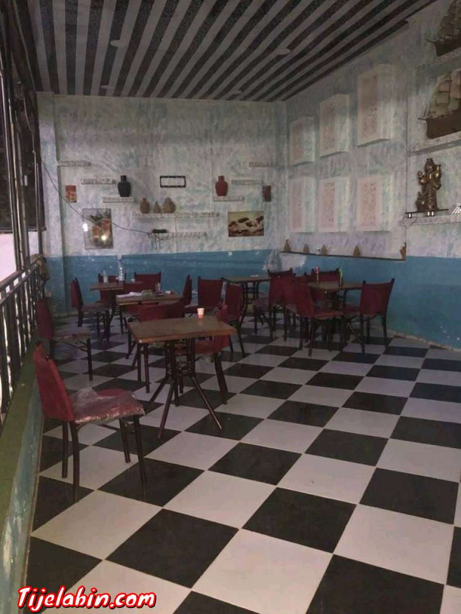 مطعم و ارض ا