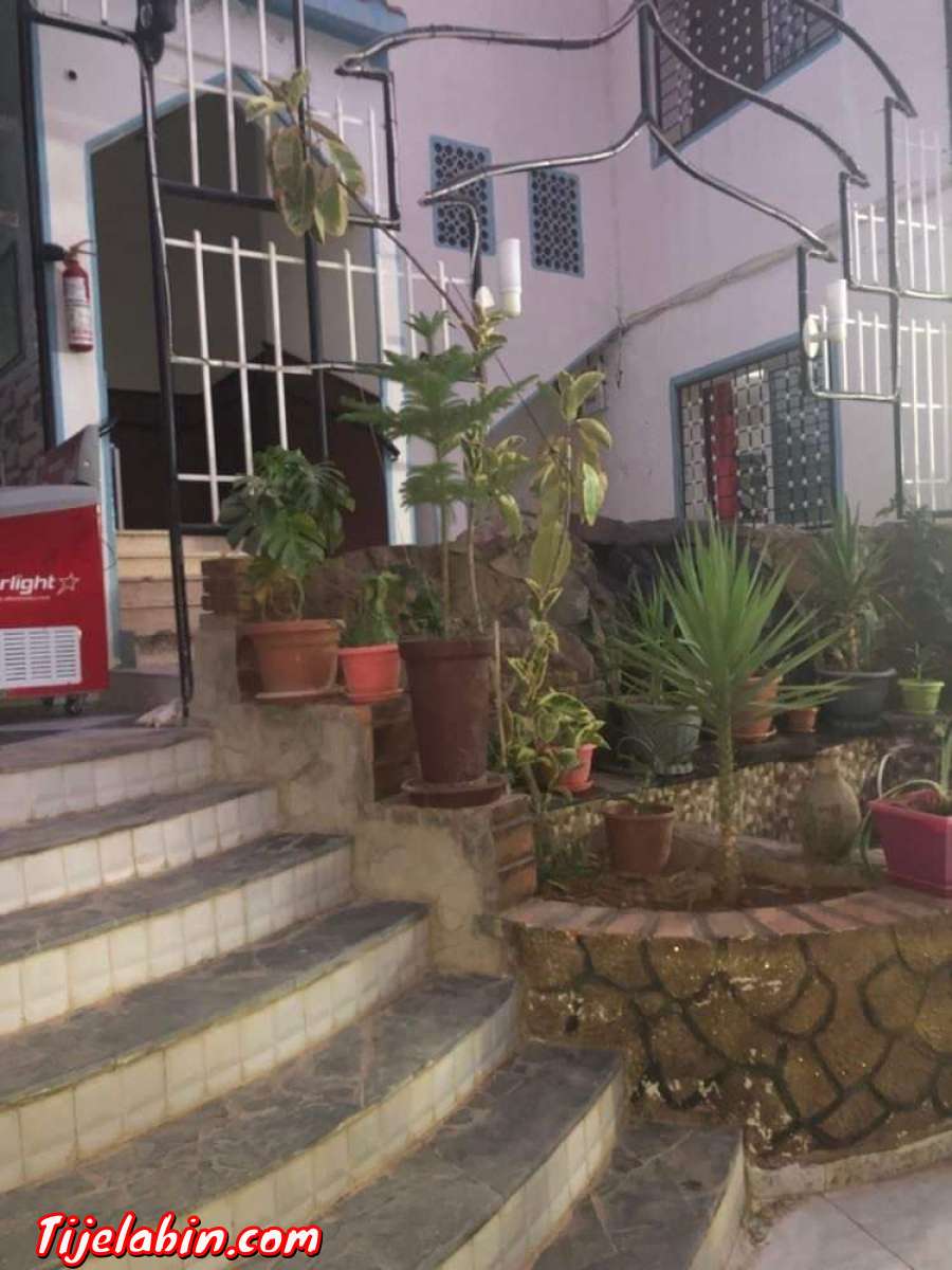 مطعم و ارض ا