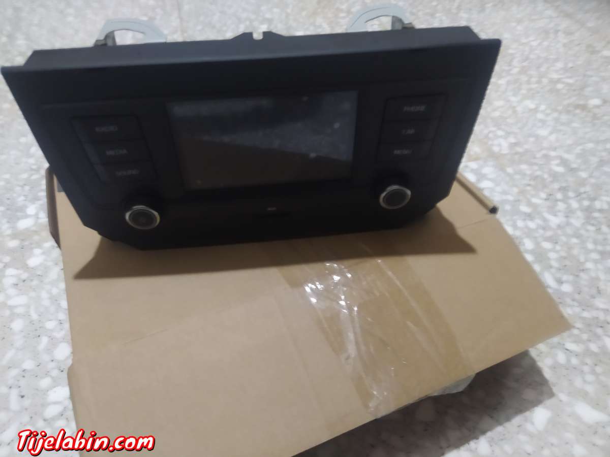 cache rétroviseurs et Mini chaine Seat Ibiza original