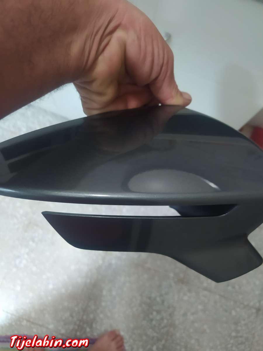 cache rétroviseurs et Mini chaine Seat Ibiza original