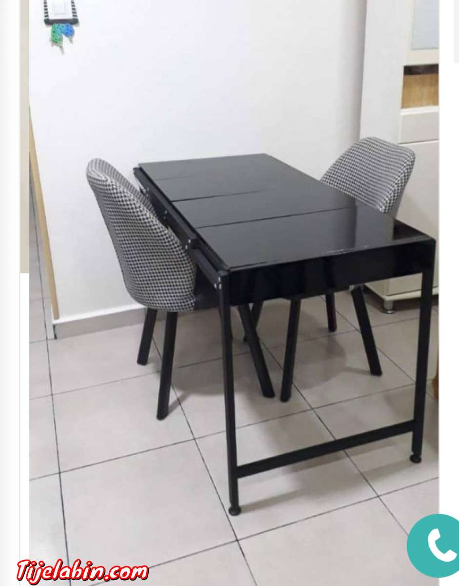 طاولة أكل قابلة للطي