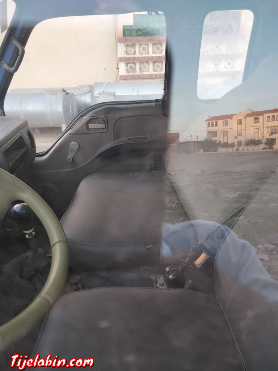 شاحنة جمع القمامة