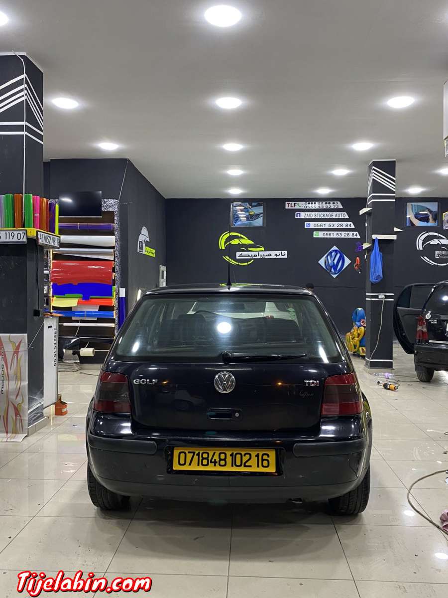 سيارة من نوع قولف 4