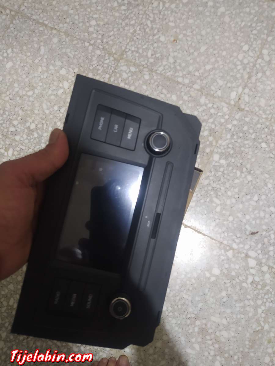 cache rétroviseurs et Mini chaine Seat Ibiza original