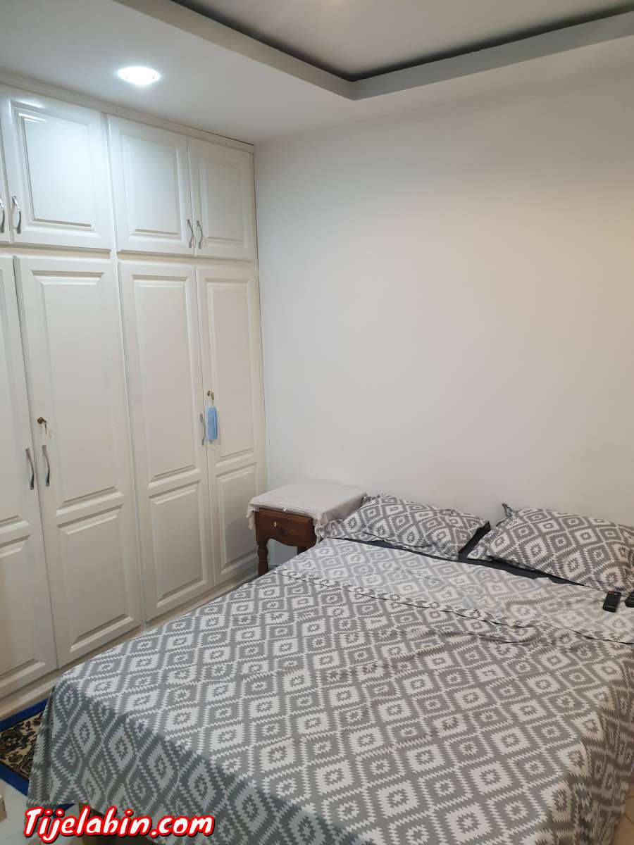 particulier vent appartement F4, 1er étage meublé et équipé