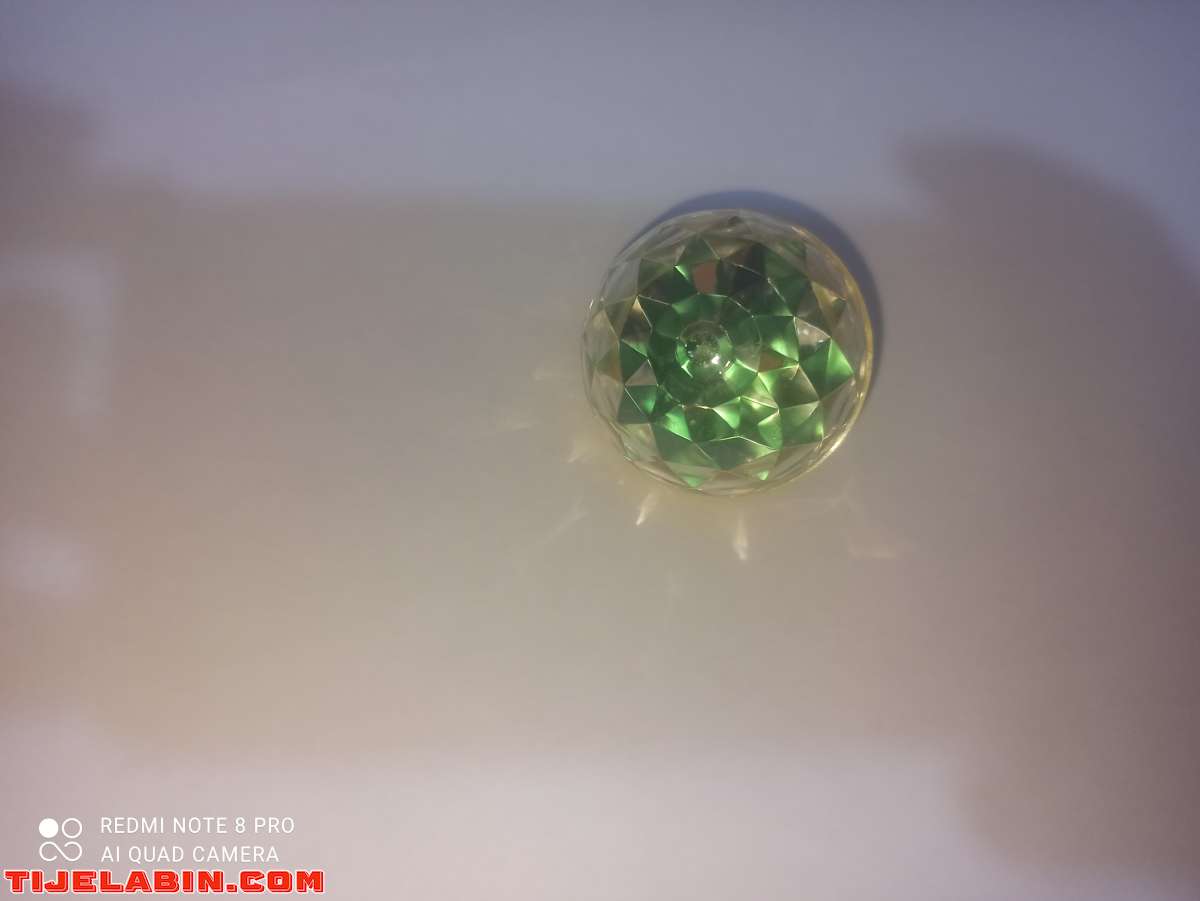 إضائة الكرة السحرية للأعياد والحفلات