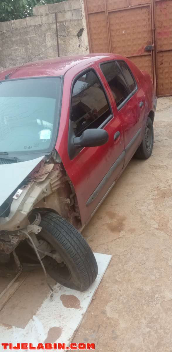 سيارة نوع كليو كلاسيك  متور 1.42002