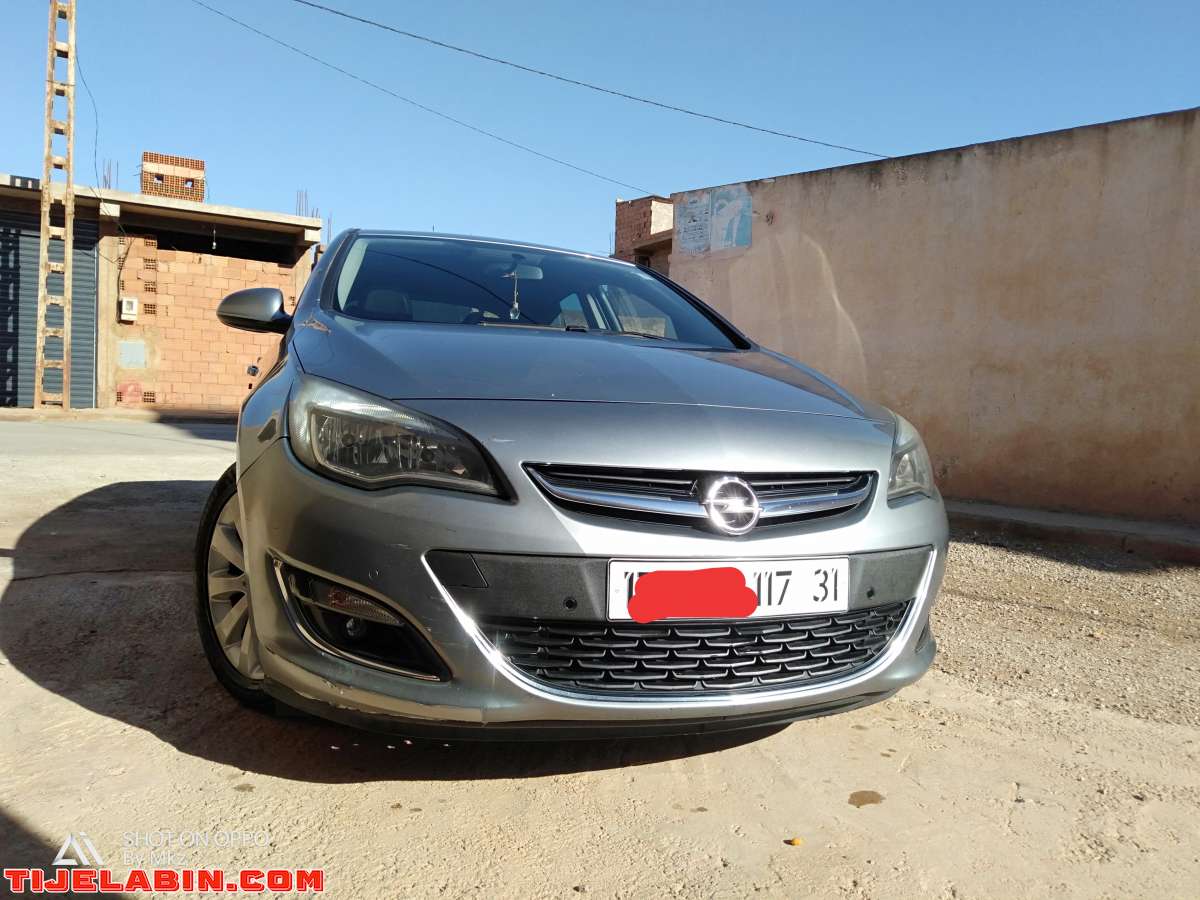 Opel Astra année 2017 machia 147000