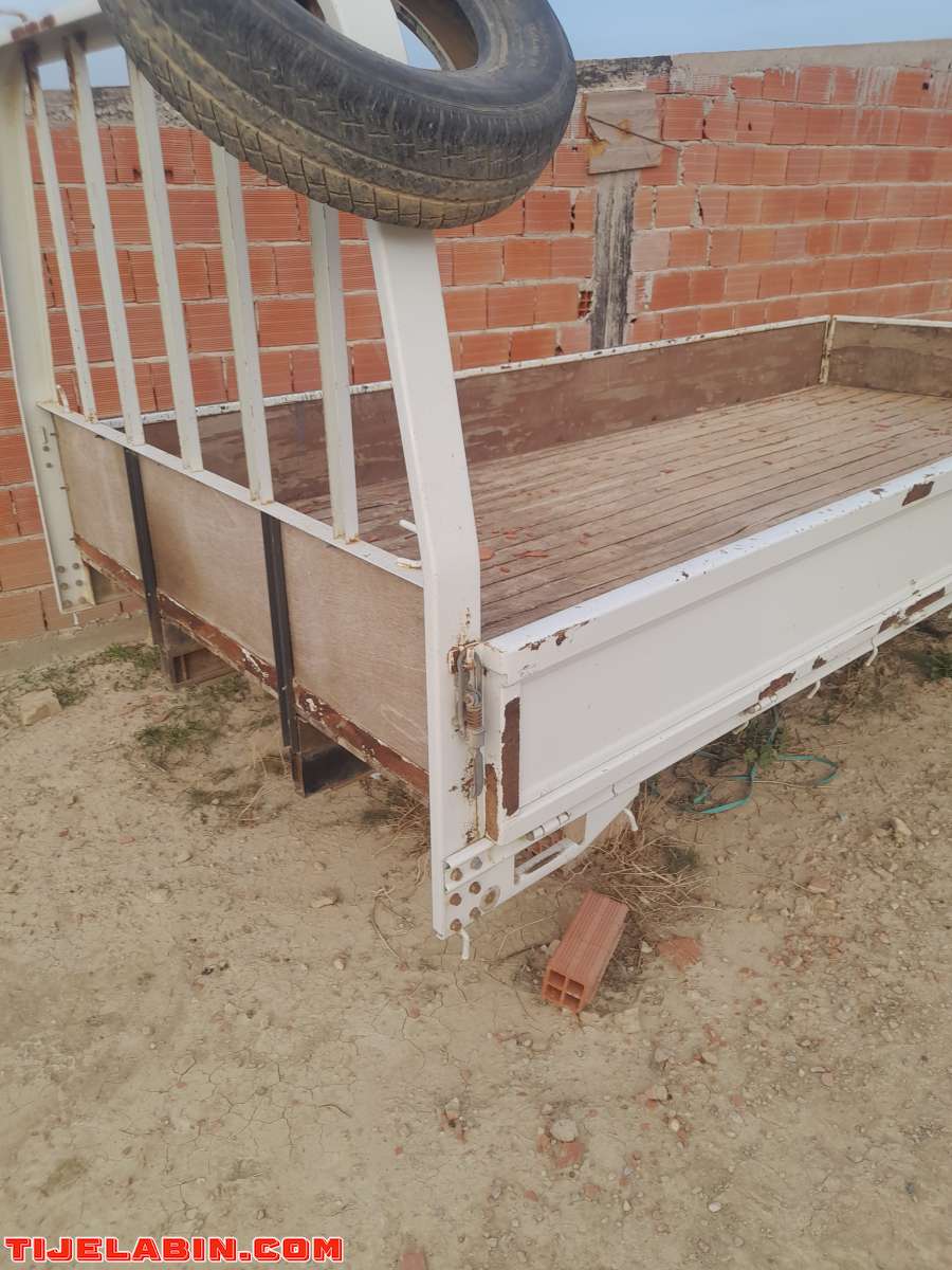 مقطورة شاحنة