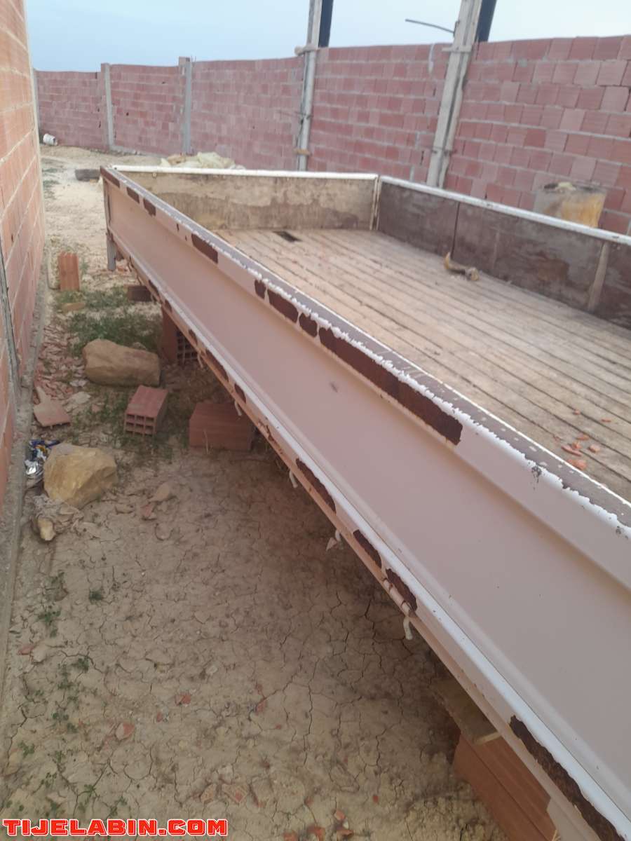 مقطورة شاحنة