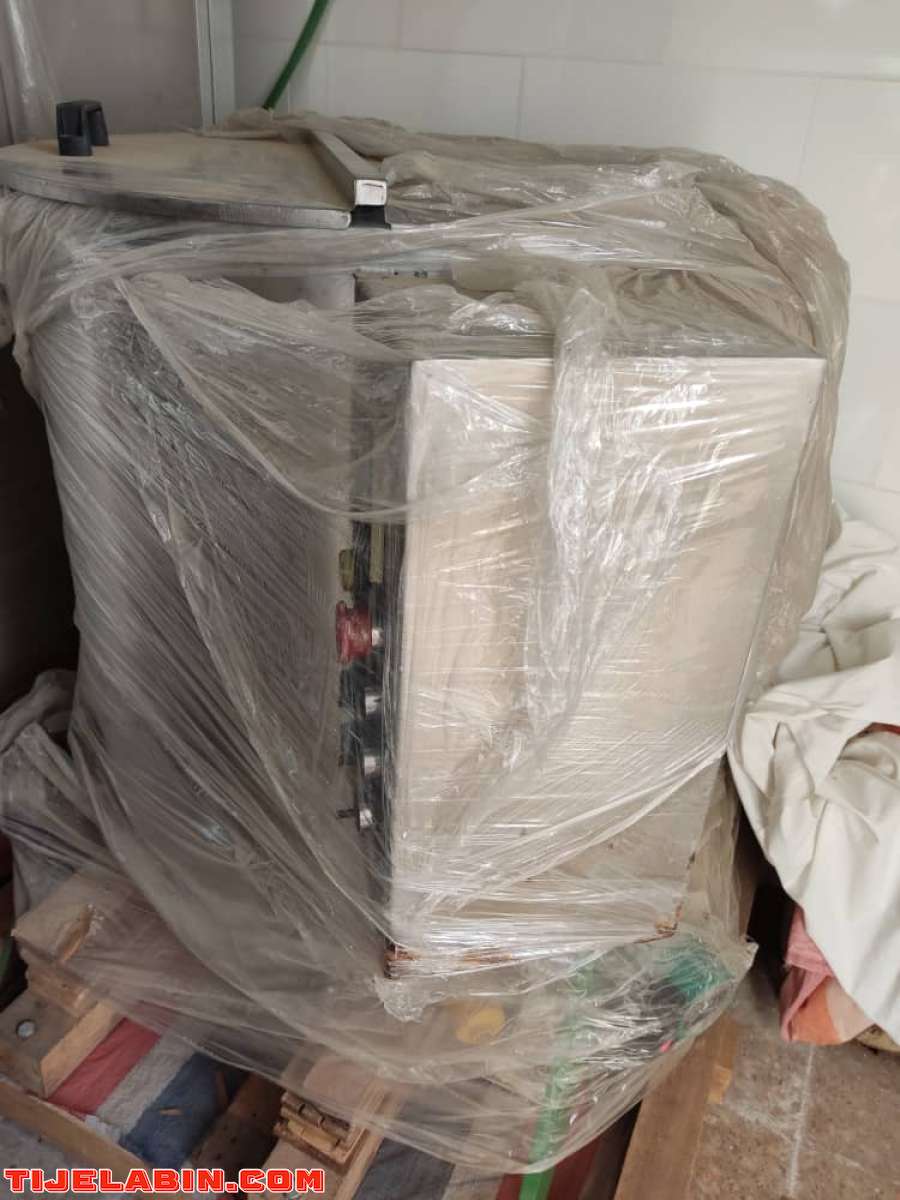 Machine de préparation et fabrication de chocolat 