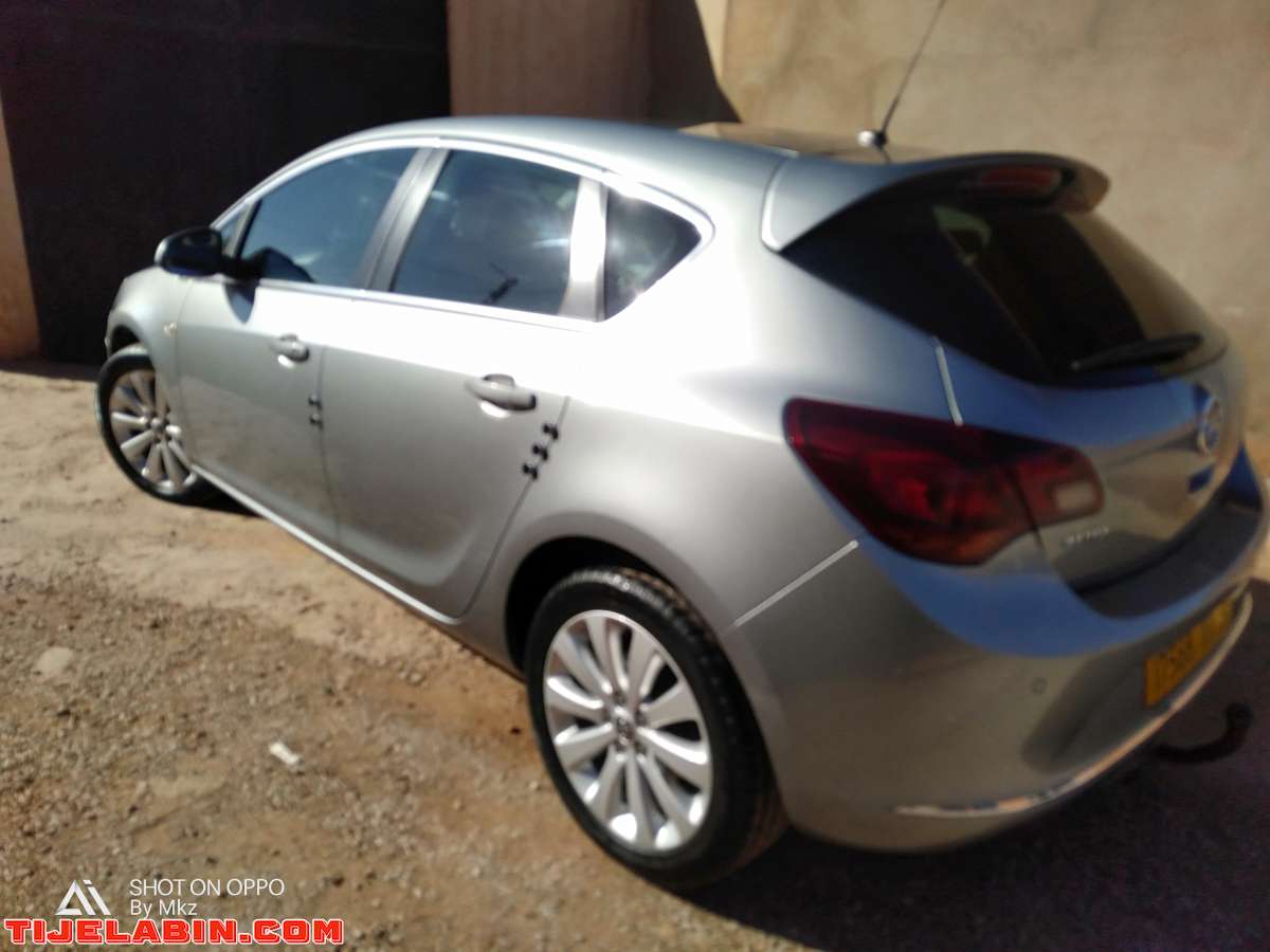 Opel Astra année 2017 machia 147000