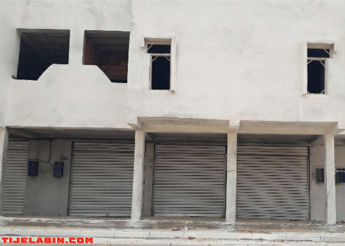 كراء 2 محلات في ولاية توقورت قريبا من الطريق الوطني رقم 3