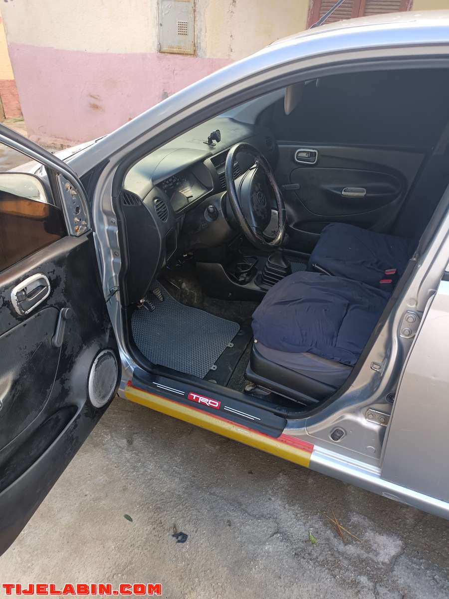 charade Daihatsu 2004