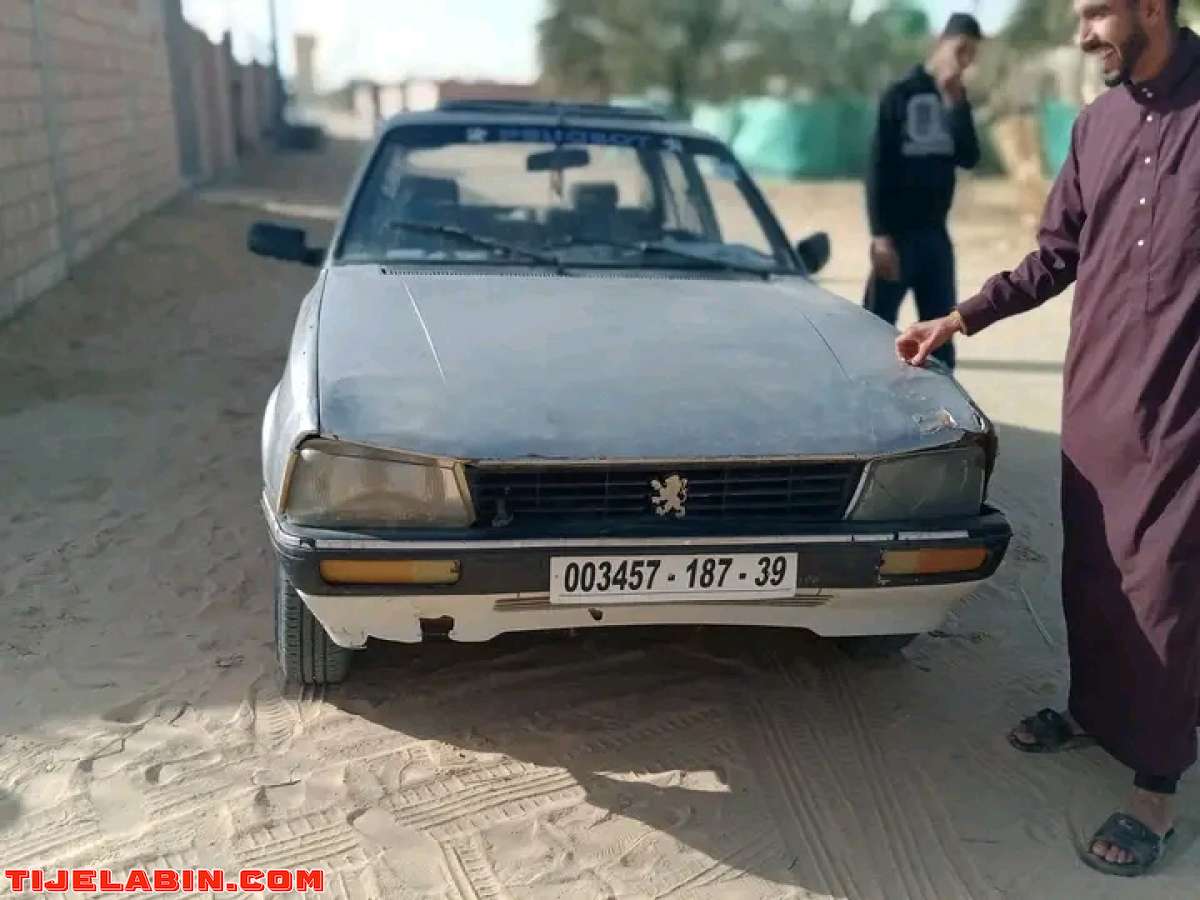 سيارة 505للبيع او يبراز