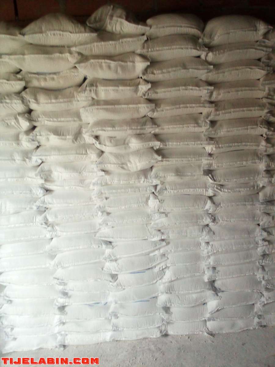 Poussière de marbre par Hakim Tutu