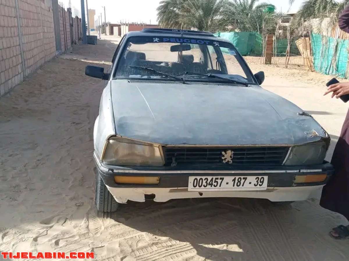 سيارة 505للبيع او يبراز