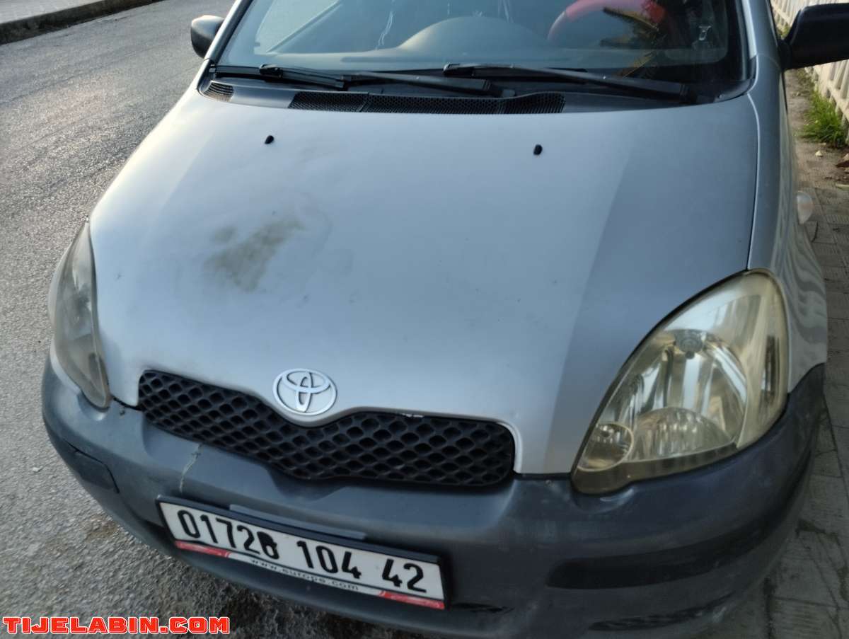 طيوطا ياريس2004