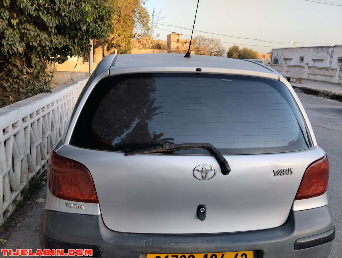 طيوطا ياريس2004