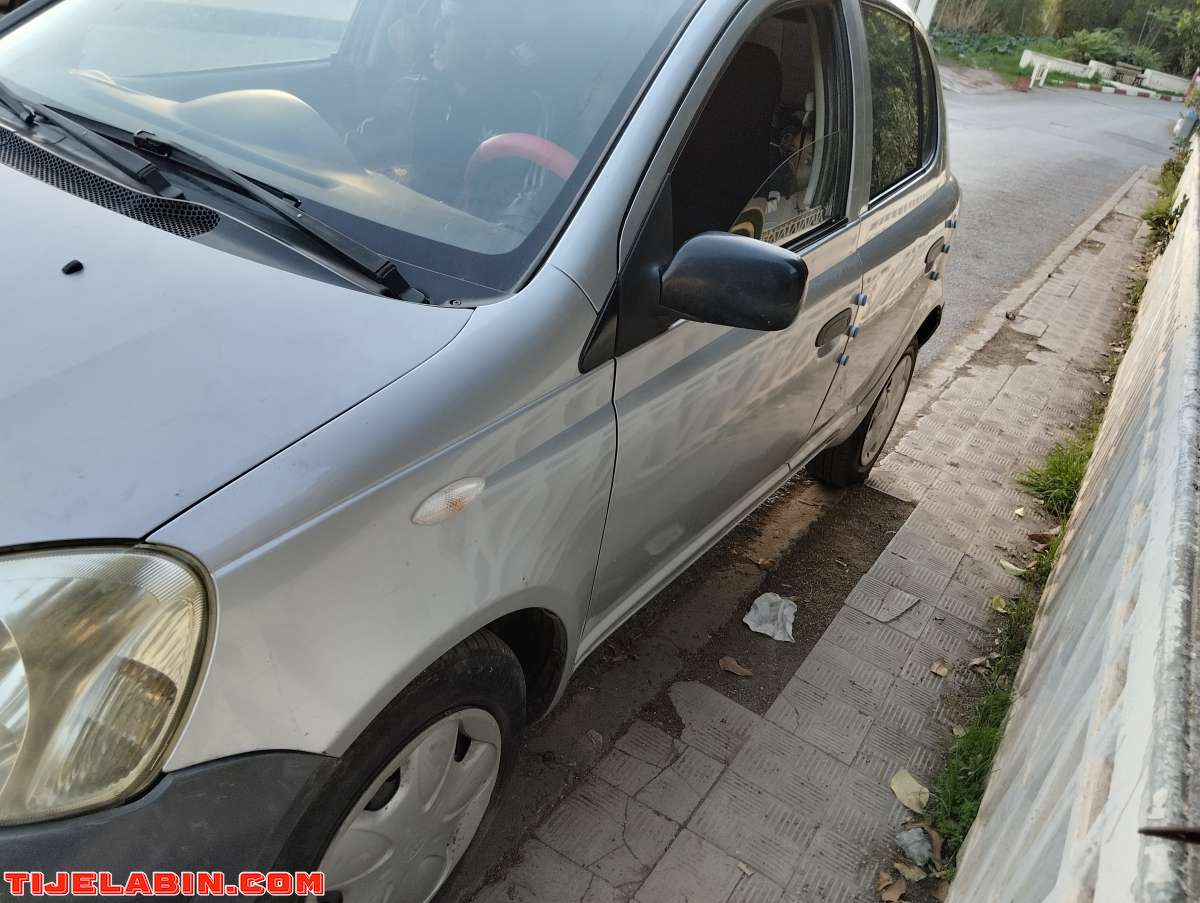 طيوطا ياريس2004