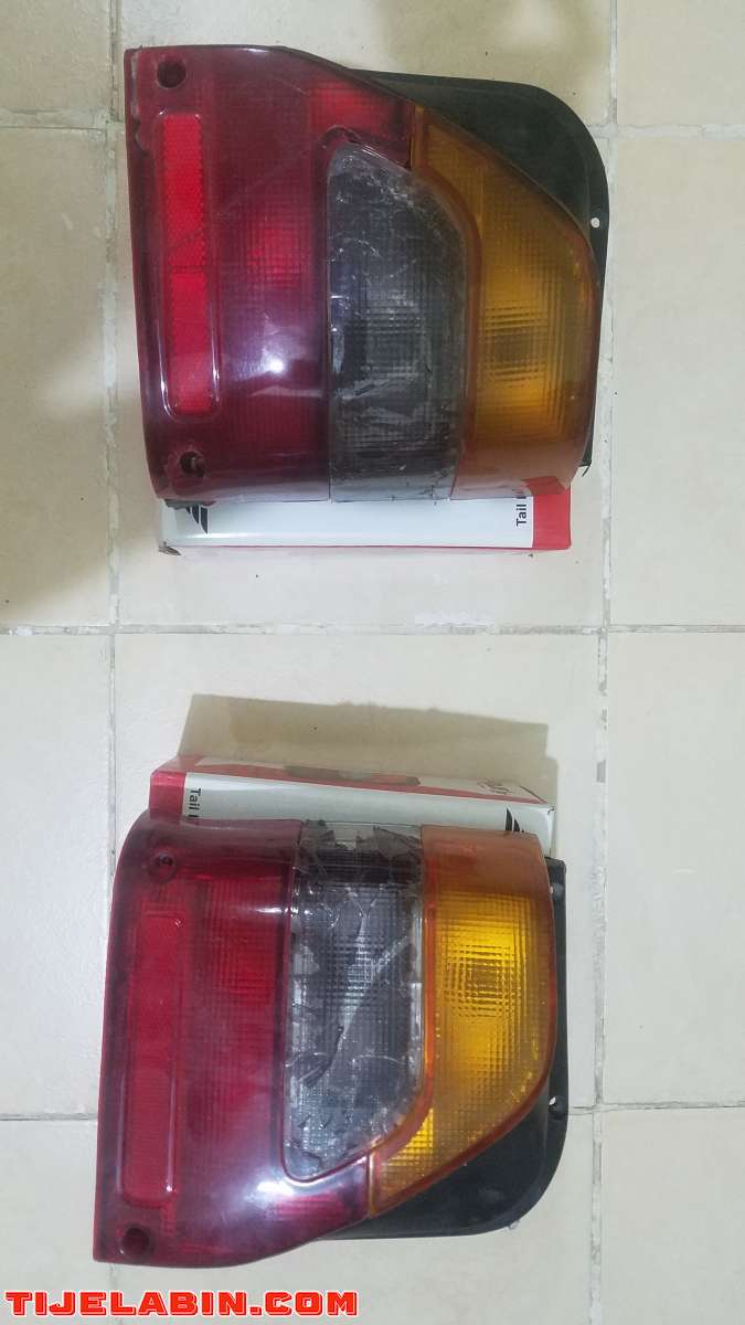 أضواء خلفية لسيارة ماروتي سوزوكي مستعملة في حالة جيدة جدا