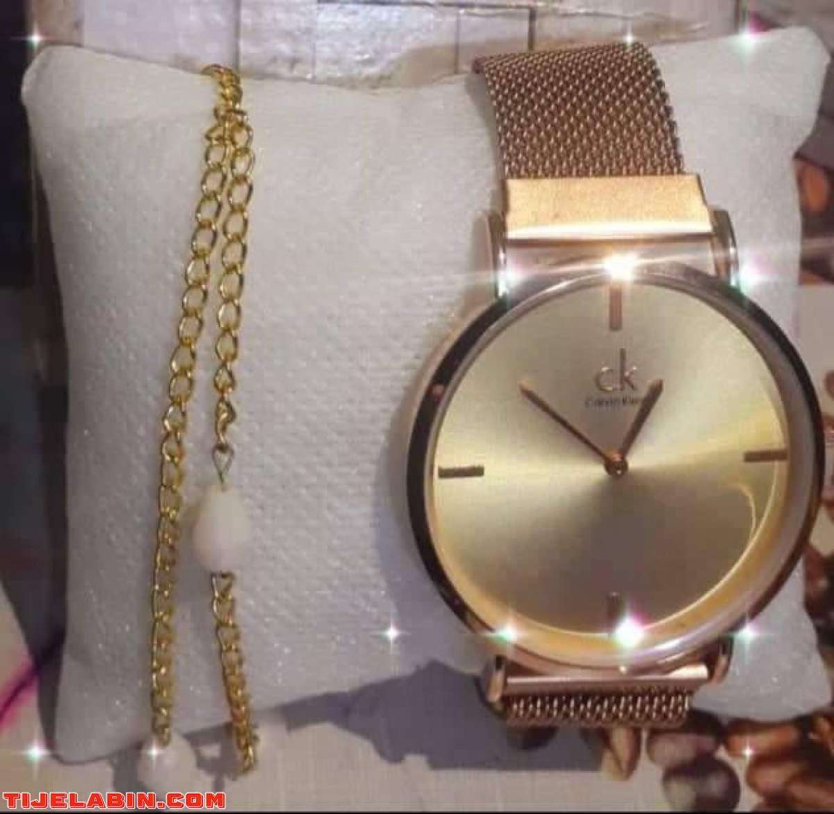 ساعات نسائية