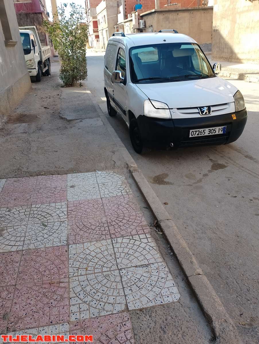 سيارة تجارية