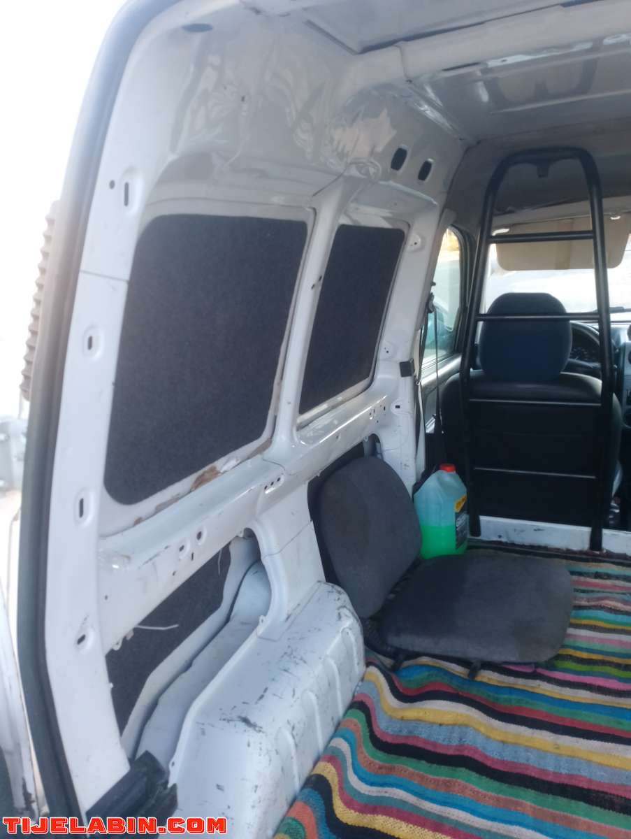 سيارة تجارية