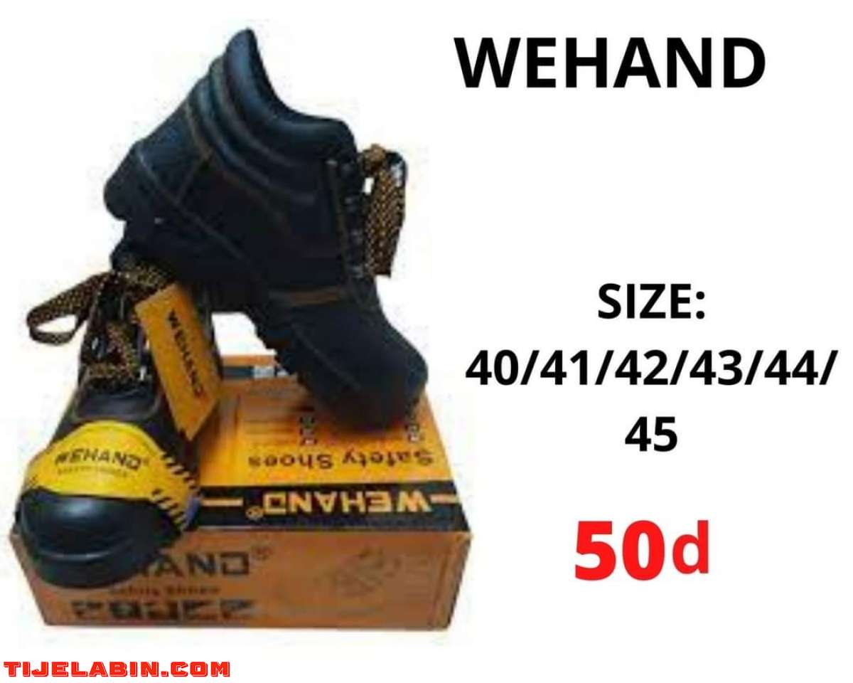 حذاء مخصص لعمال الورشة