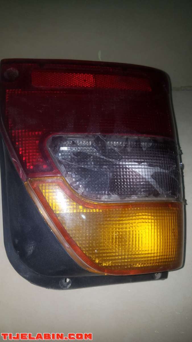 أضواء خلفية لسيارة ماروتي سوزوكي مستعملة في حالة جيدة جدا