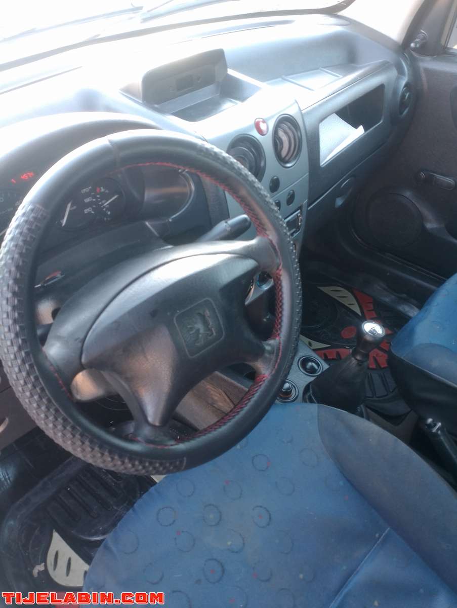 سيارة تجارية