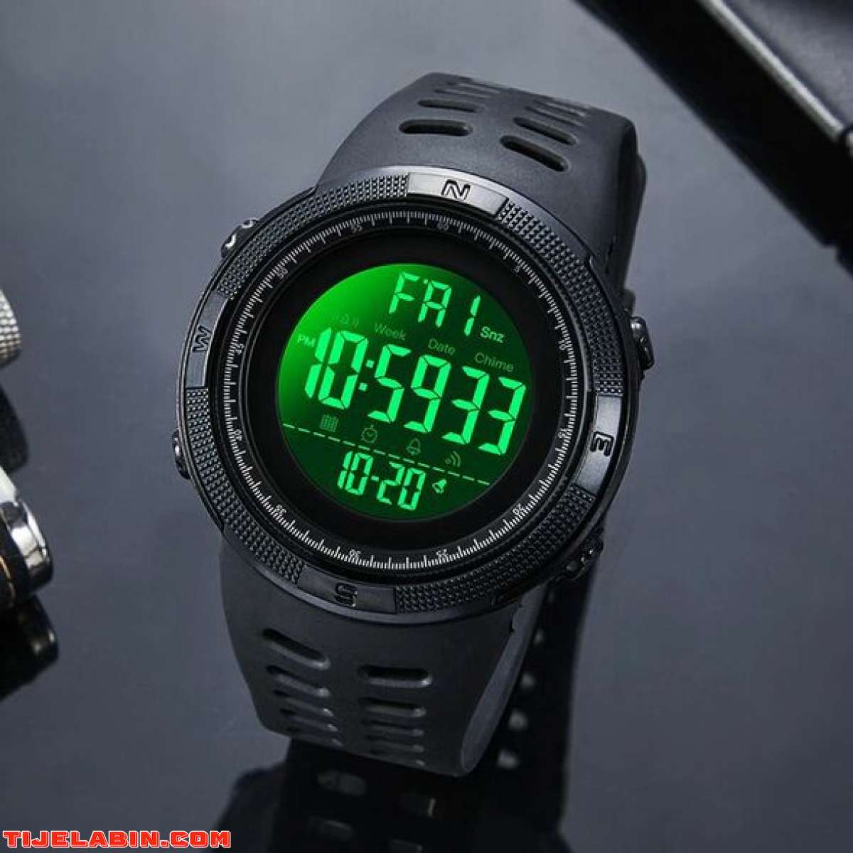 ساعة رجالية بتصميم رياضي مقاوم للماء و حزام قوي لمظهر أنيق