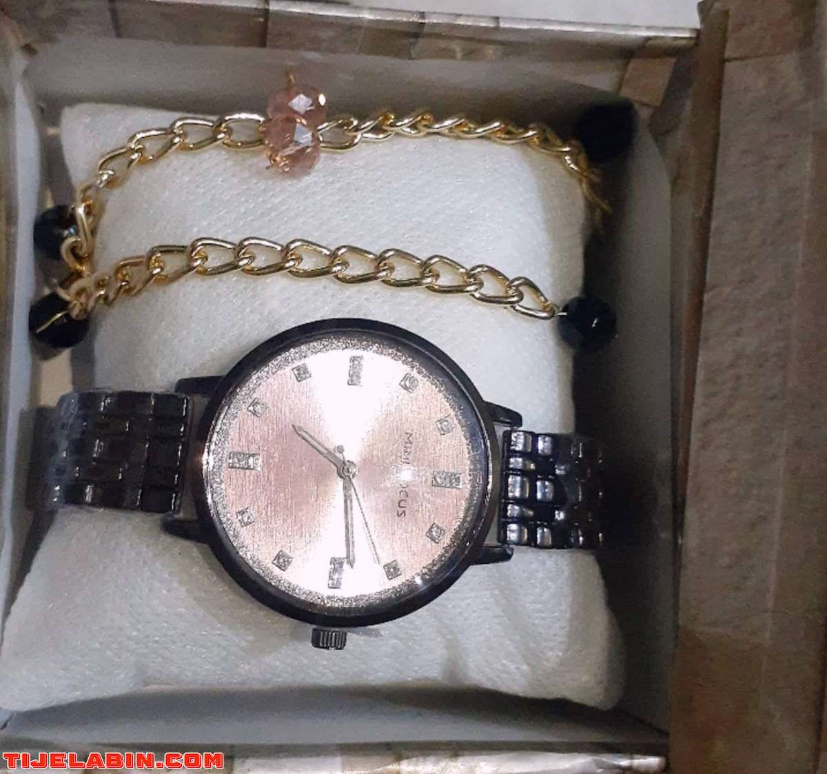 ساعات نسائية