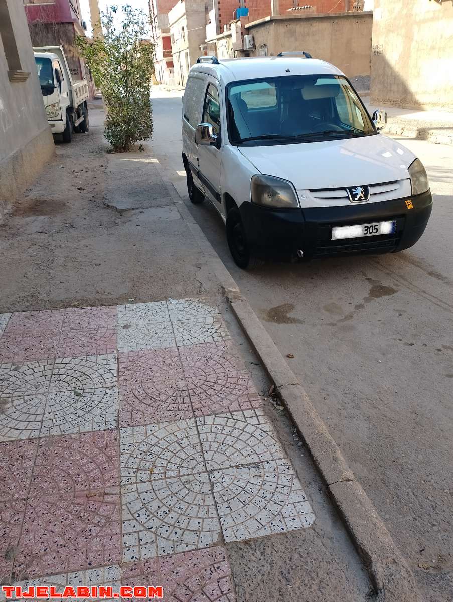 سيارة تجارية