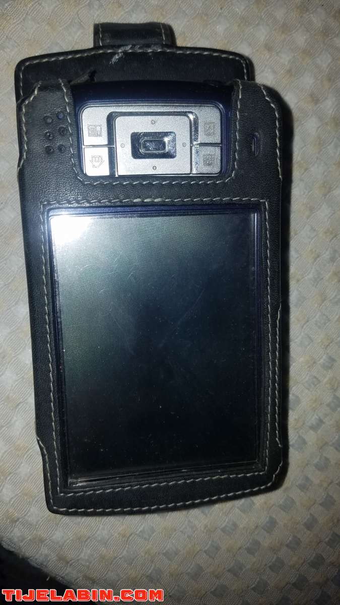 مجموعة من الهواتف المعطلة موجهة نحو محلات التصليح و الصيانة