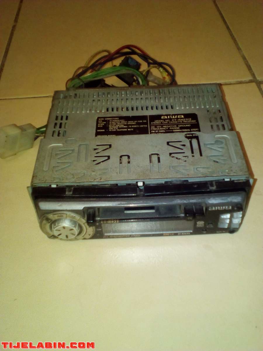 جهاز راديو للسيارات من نوع "AÏWA" مستعمل في حالة جيدة