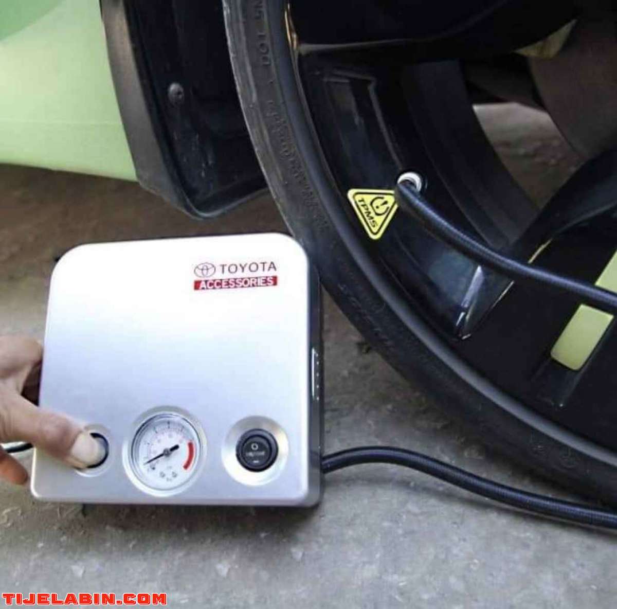 ????منفاخ هوئي لعجلات السيارة محمول - Cmpresseur 12v Toyota