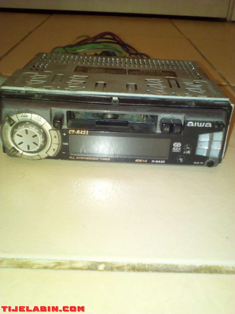 جهاز راديو للسيارات من نوع "AÏWA" مستعمل في حالة جيدة