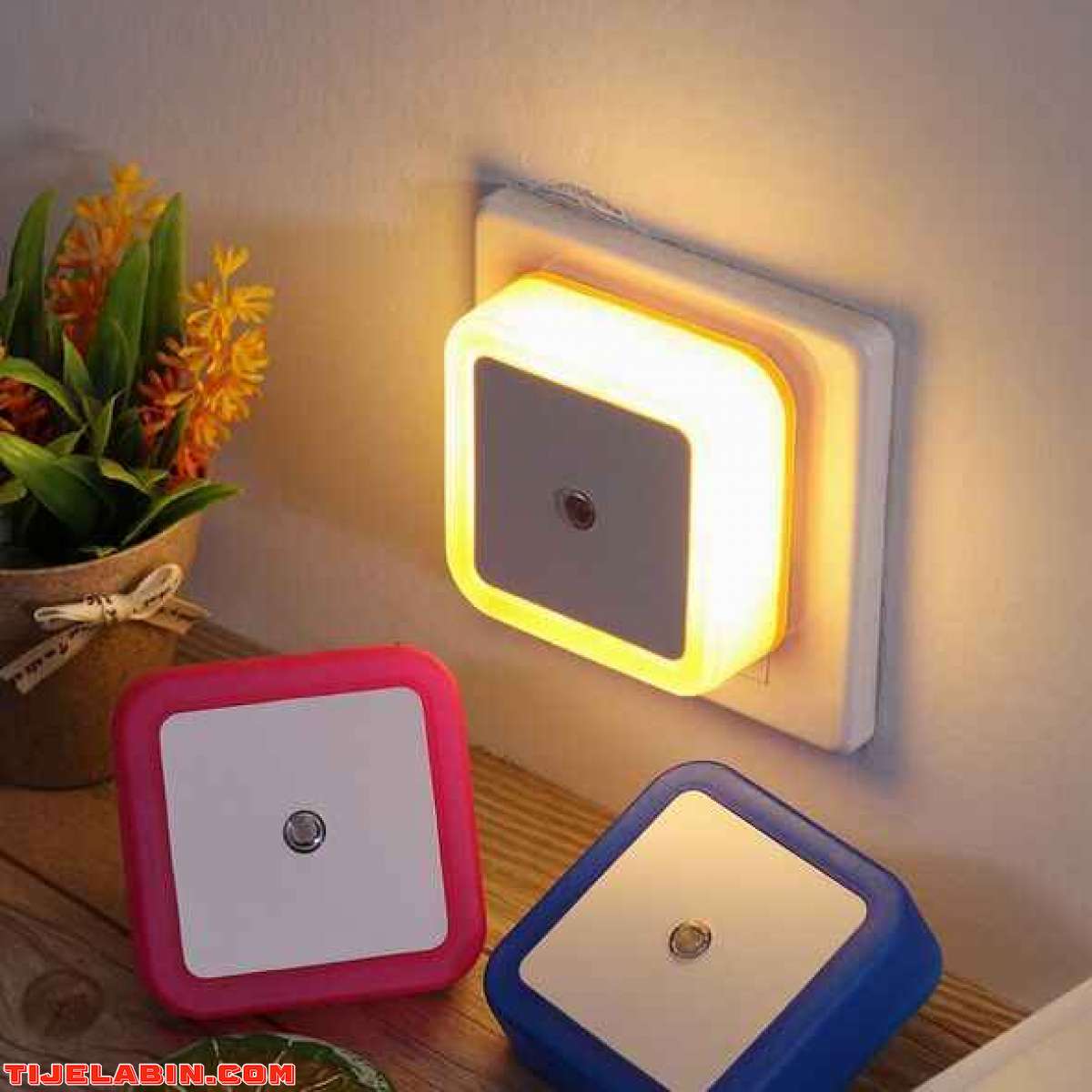 مصباح مع مستشعر الضوء