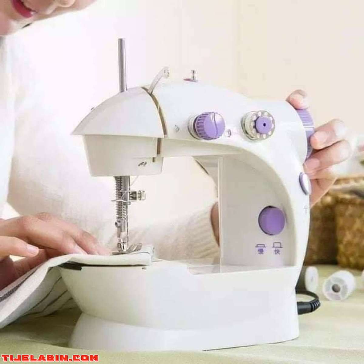 Mini Sewing Machin