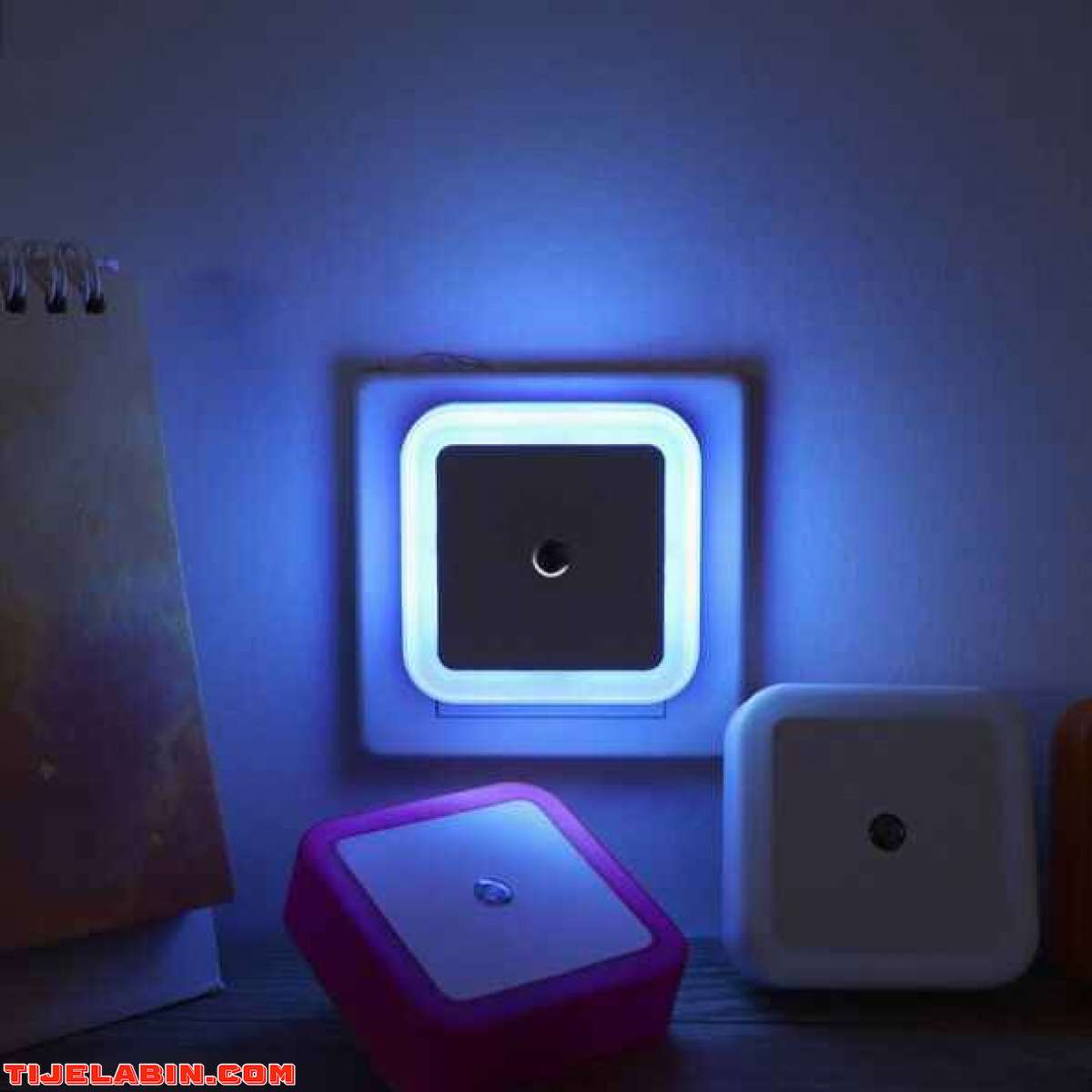 مصباح مع مستشعر الضوء