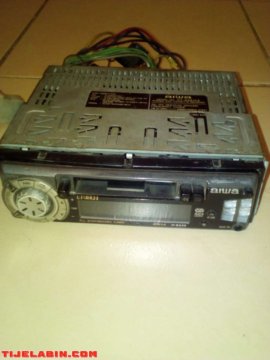 جهاز راديو للسيارات من نوع "AÏWA" مستعمل في حالة جيدة