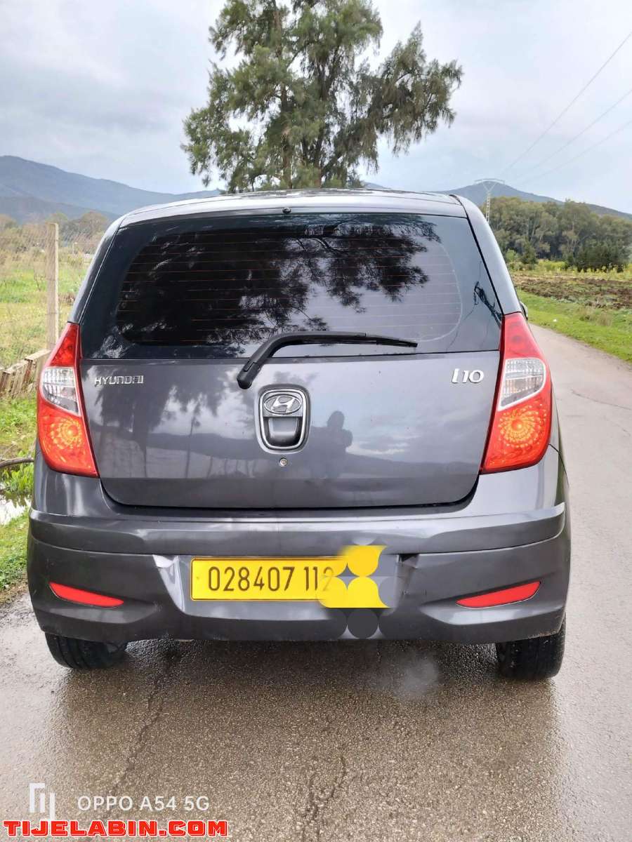 I10 special edition Machi 260 nedif fih racora f lel arrière