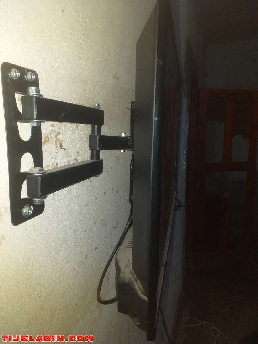 تلفاز من نوع تومسون حجم صغير